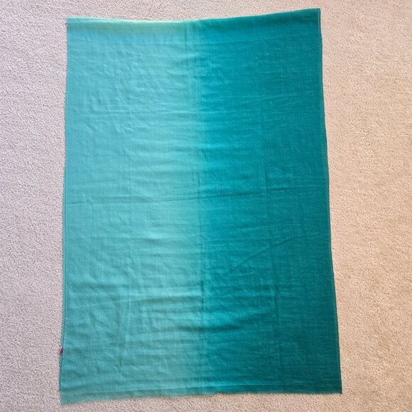 NWOT Lightweight Cashmere Scarf Green Ombre - Picture 6 of 9